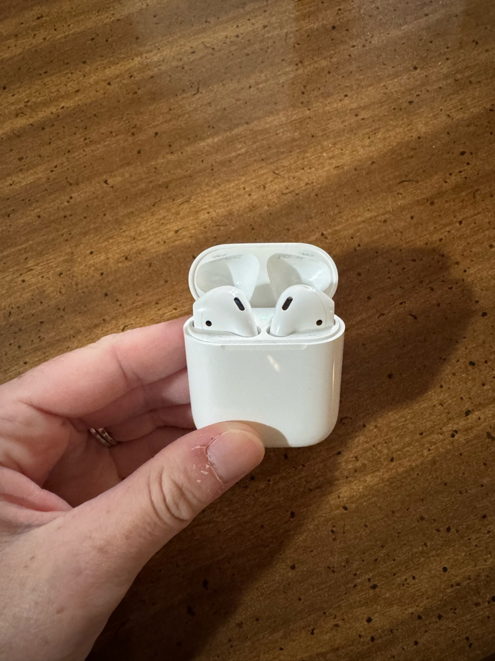 Apple White Wireless Earbuds with Charging Case